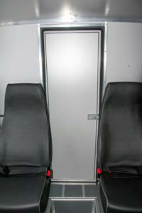 Вход в грузовой отсек из пассажирского отсека