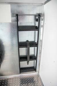 Транспортное положение лестницы для подъема в грузовой отсек