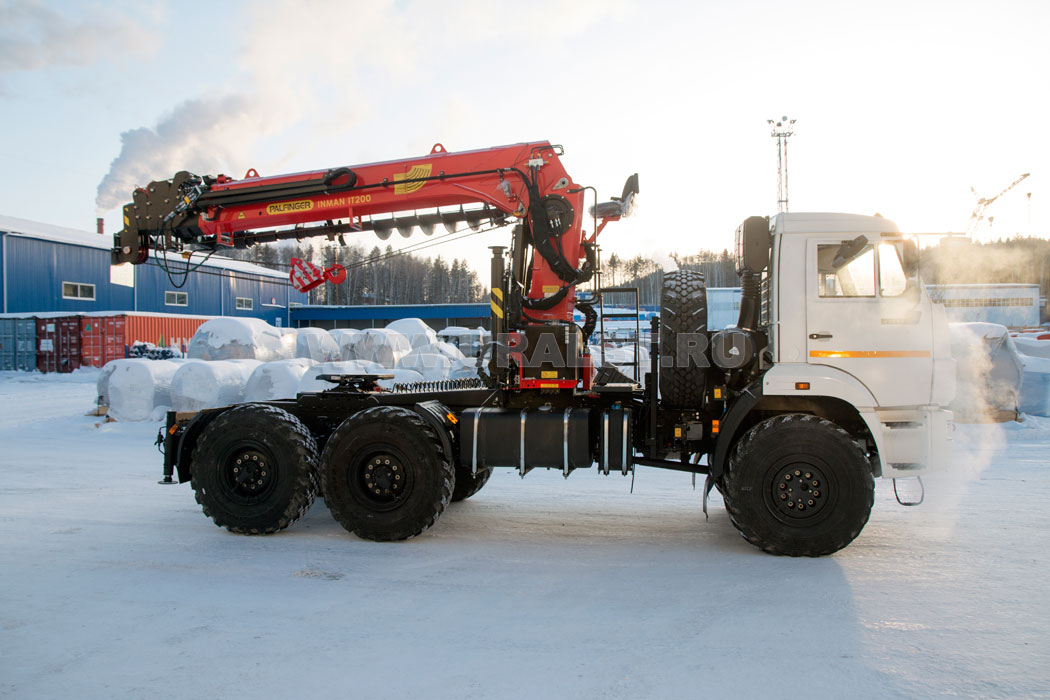 Седельный тягач Камаз 43118-50 с краном-манипулятором ИТ-200