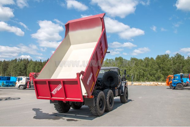 Cамосвал Урал с задним бортом