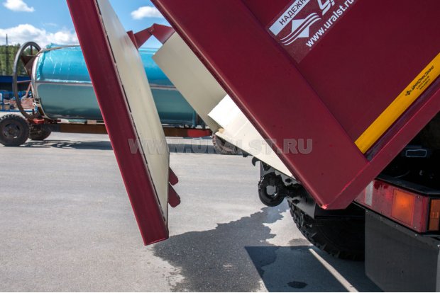 Cамосвал Урал с задним бортом