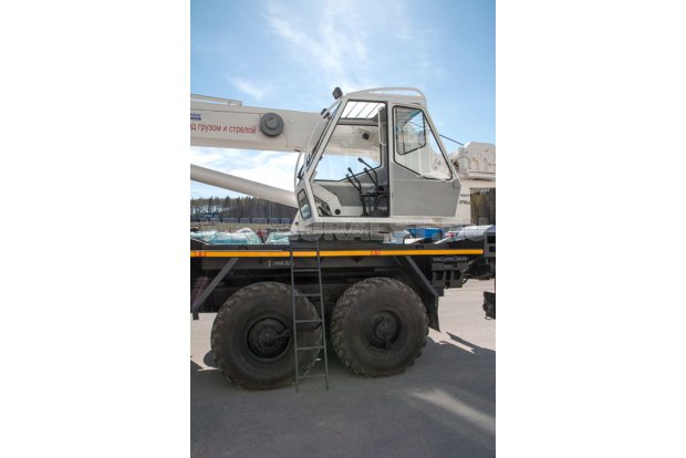 Лестница для подъема на площадку крановой установки