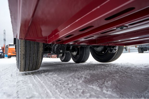 Первая и вторая подъёмные оси полуприцепа