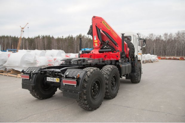 Тягач Камаз с краном-манипулятором