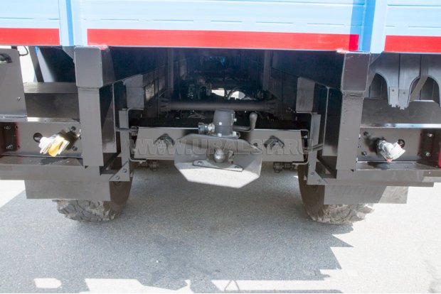 Заднее сцепное устройство