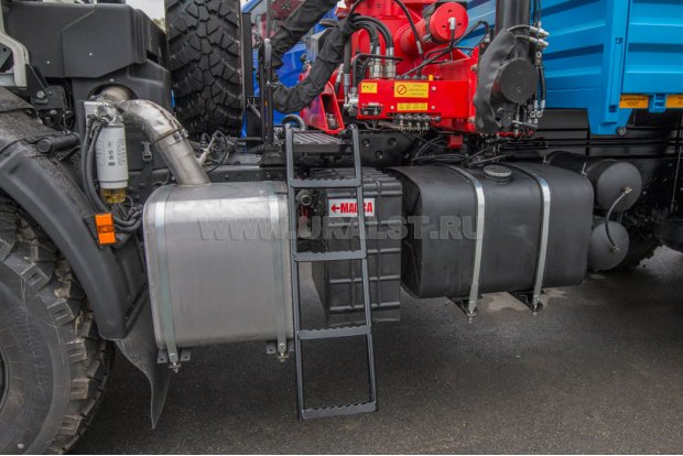 Лестница на площадку обслуживания КМУ