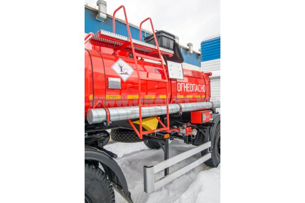 Лестница на площадку обслуживания цистерны