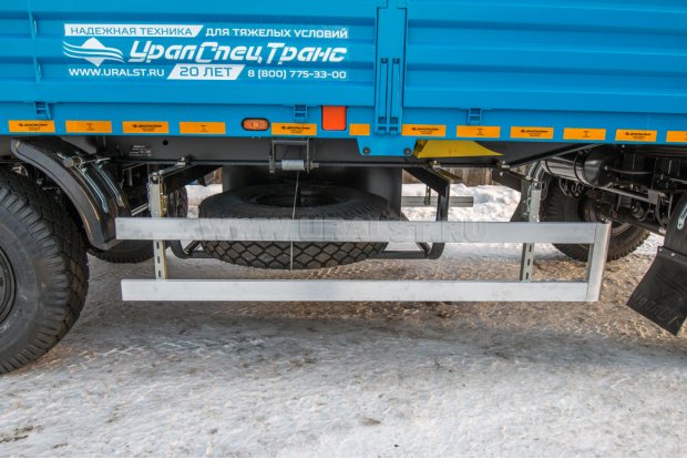 Боковая защита прицепа