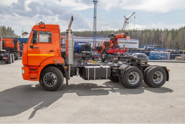 Седельный тягач УСТ 5453 КАМАЗ 65115-48, ЛВЖ