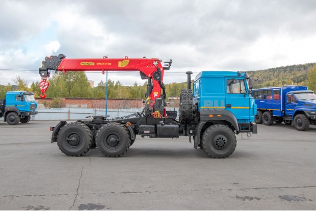 Седельный тягач с КМУ ИТ-150 (тросовый) УСТ 545354 Урал 44202-82Е5