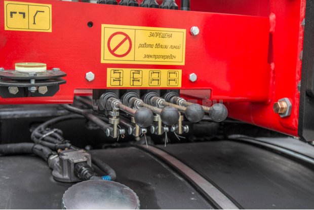 Рычаги управления опорами КМУ