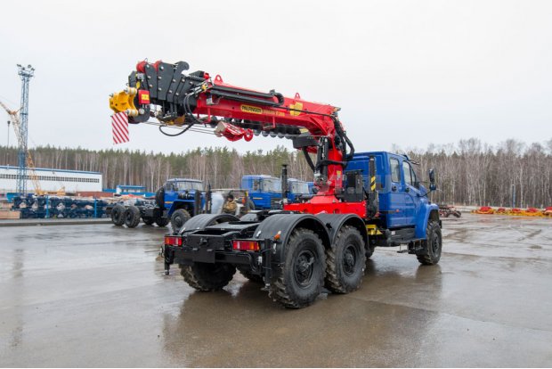 Седельный тягач с КМУ ИТ-200 (тросовый, люлька, бур) УСТ 5453 Урал NEXT 4320-6981-74, сдв. к.