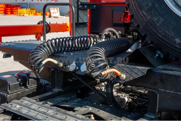 Разъемы пневмо-электро системы тягача