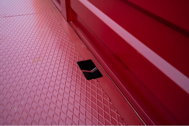 Проушины с петлями для увязки груза