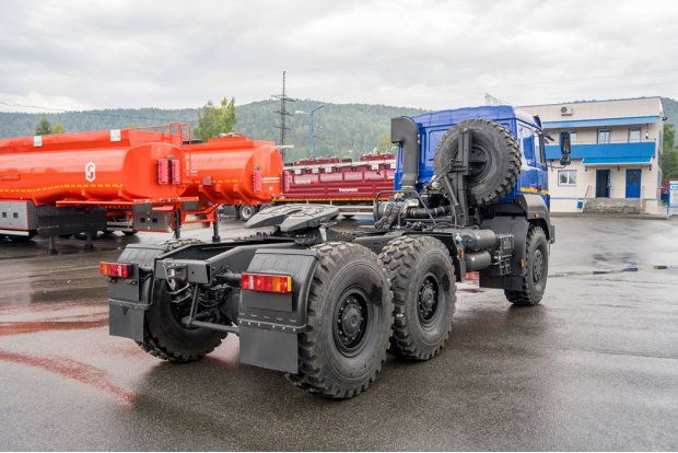 Седельный тягач Урал 63704-0111-01Е5