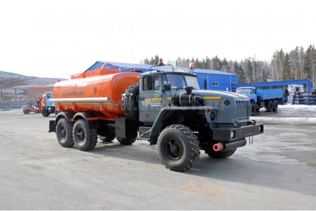Топливозаправщик Урал