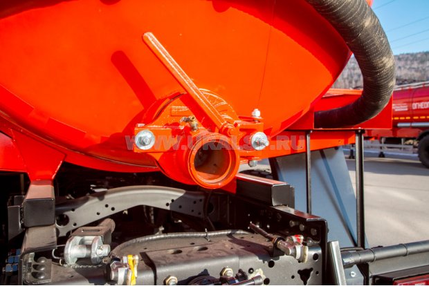 Приемный лючок