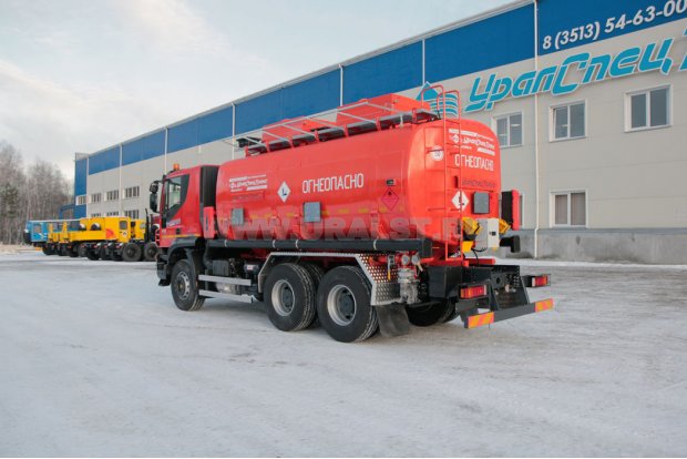 Автоцистерна УСТ-5453VA на шасси IVECO TRAKKER