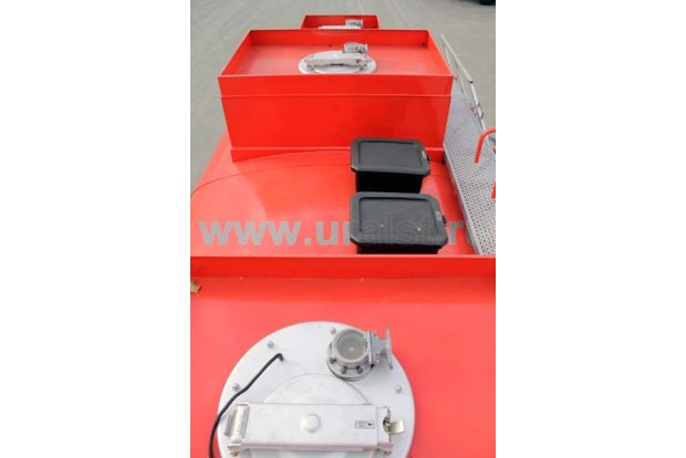 Заливная горловина цистерны