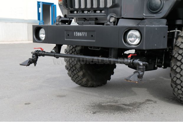 Передняя поливомоечная рейка с двумя форсунками