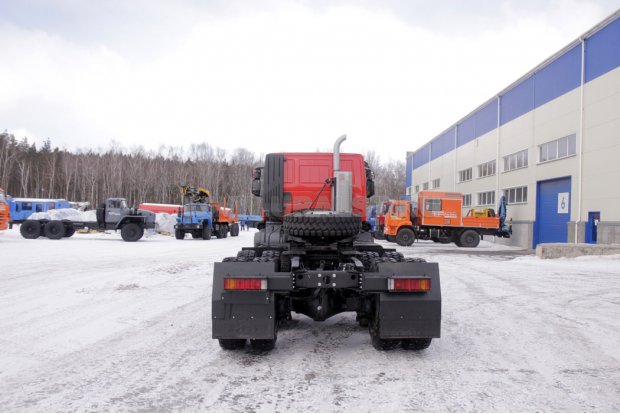 Тягач IVECO 633911