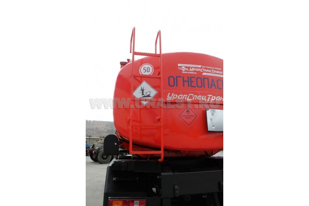 Лестница на площадку обслуживания