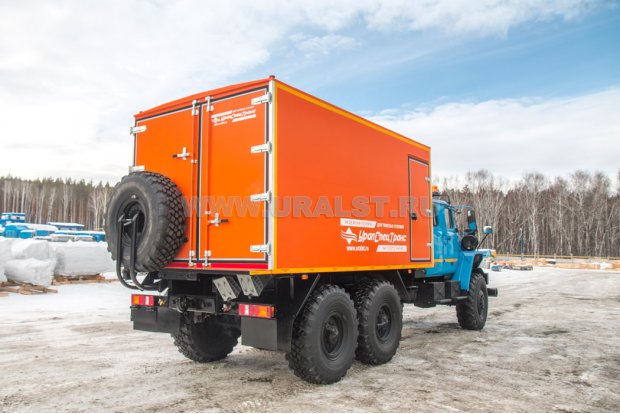 Автомобиль для перевозки взрывчатых веществ