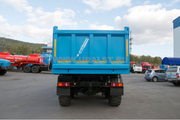 Самосвал Урал 5557-82Е5 с задней разгрузкой