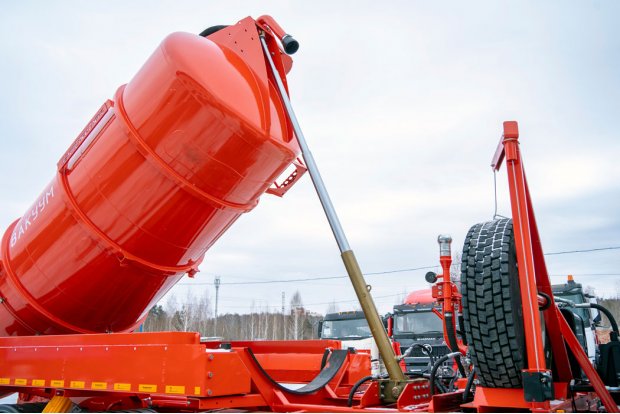 Гидроцилиндр подъёма цистерны