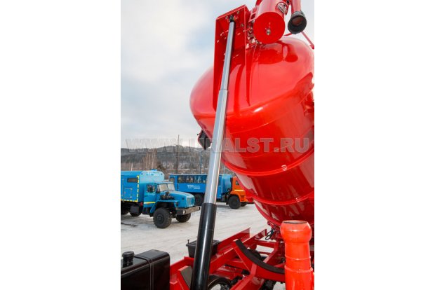 Гидроцилиндр подъема емкости