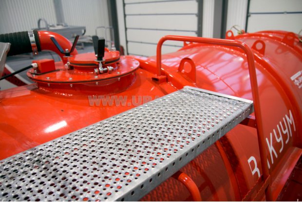 Площадка обслуживания горловин