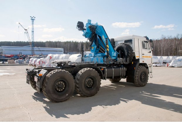 Седельный тягач Камаз 53504-50 с КМУ ИМ-150-04