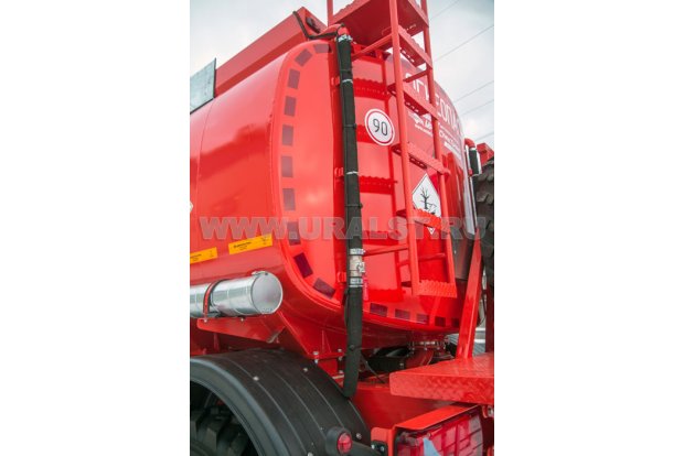 Лестница на площадку обслуживания