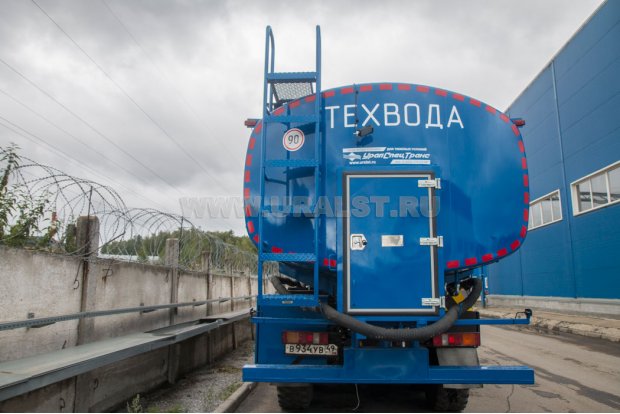 Лестница на площадку обслуживания заливной горловины