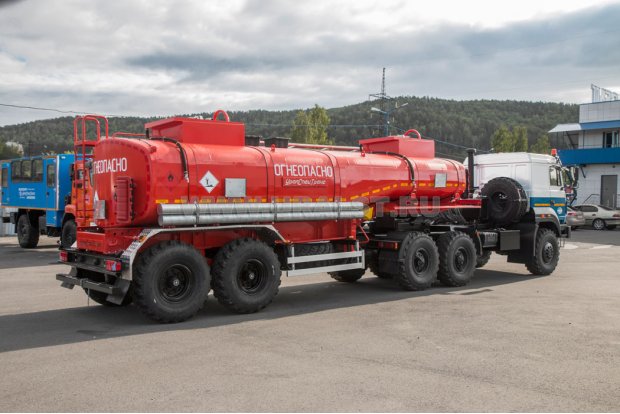 Полуприцепы цистерны для нефти ППЦН 20-21-2Н УСТ 9465 рамная, насос