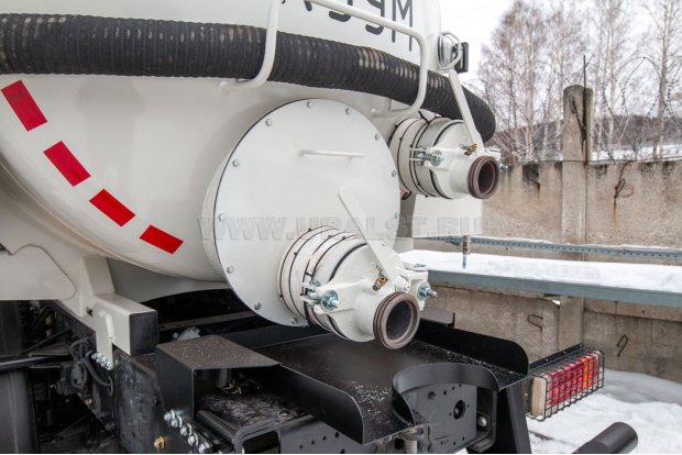 Заборный/сливной узел емкости