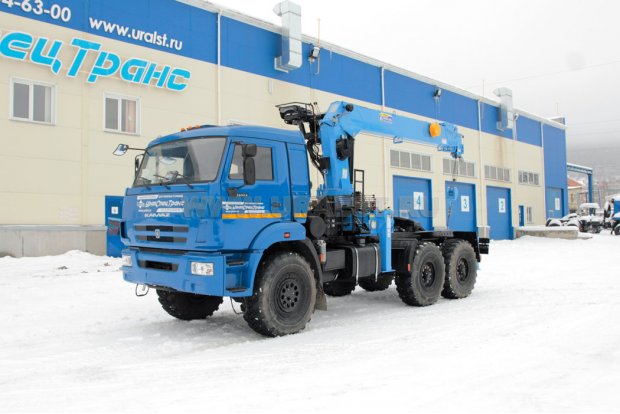 Седельный тягач Камаз с краном-манипулятором