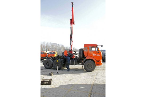 Седельный тягач Камаз с КМУ Palfinger