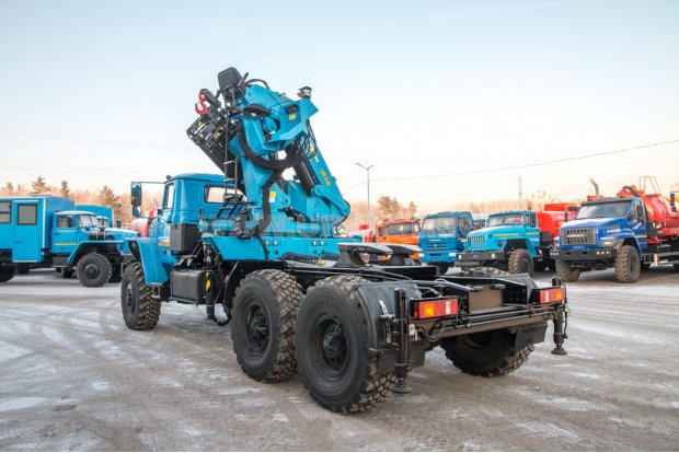 Седельный тягач Урал 4320-60М с КМУ ИМ-240-04