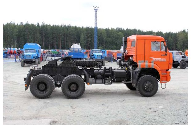 Тягач Камаз 65225