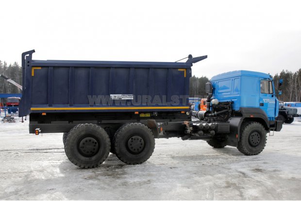 Самосвальный автомобиль Урал 63701М-1951