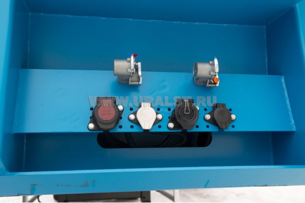 Разъемы пневматичиеской системы и электрической сети