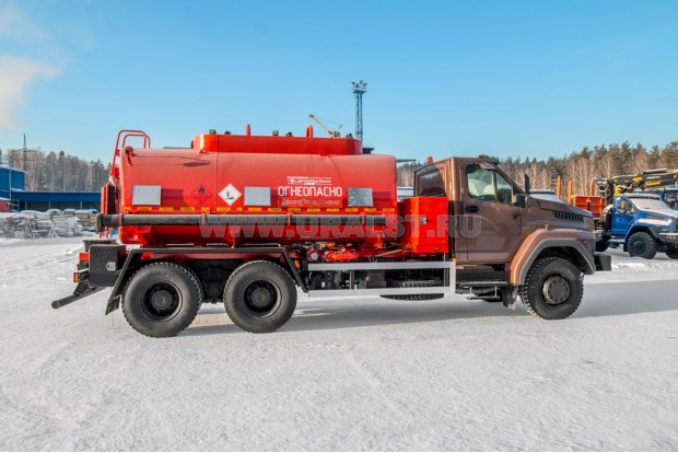 Автотопливозаправщик АТЗ-11-3 УСТ 5453 Урал 73945-01