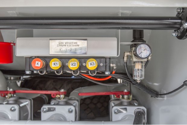 Блок пневмоуправления донными клапанами