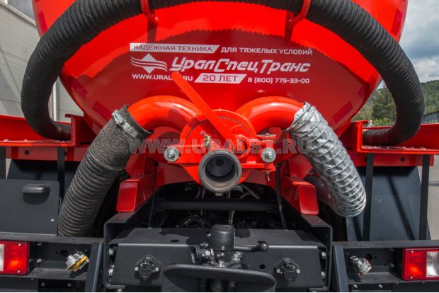 Приемный лючок