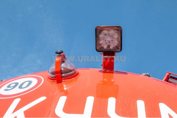 Смотровое окно емкости и фара-прожектор