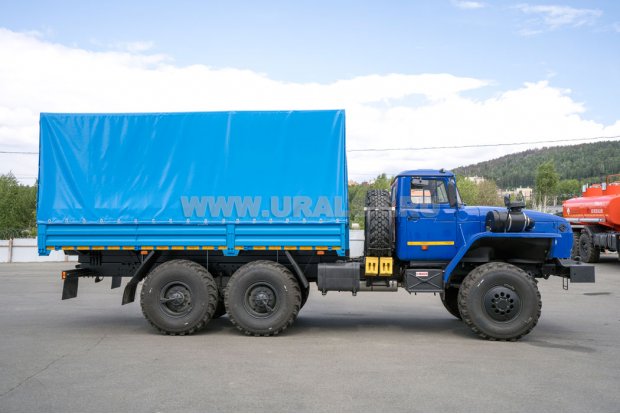 Бортовой автомобиль Урал М УСТ 5453 5557-72Е5, тент