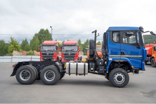 Тягач УСТ 5453 SHACMAN SX32586V385 (6х6), КБ 3775 мм, 315/80R22,5