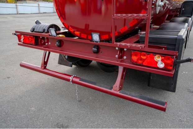 Заднее защитное устройство