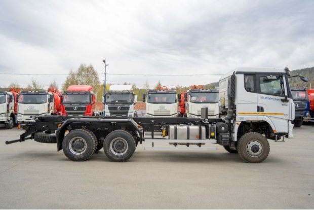 Контейнеровоз УСТ 5453 SHACMAN SX32586V385 6х6, база 4575мм (без бортов) ДОПОГ